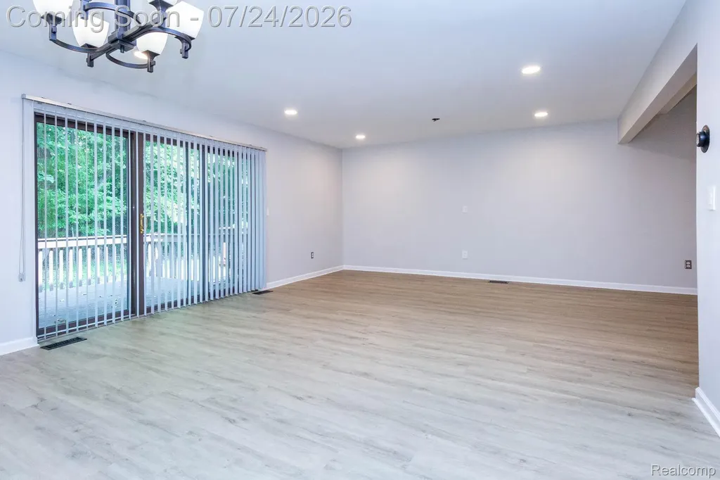 7 Parkplace W Allen Park City MI 48101