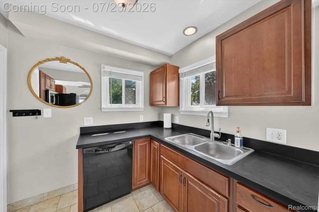298 W Tacoma Street Clawson City MI 48017