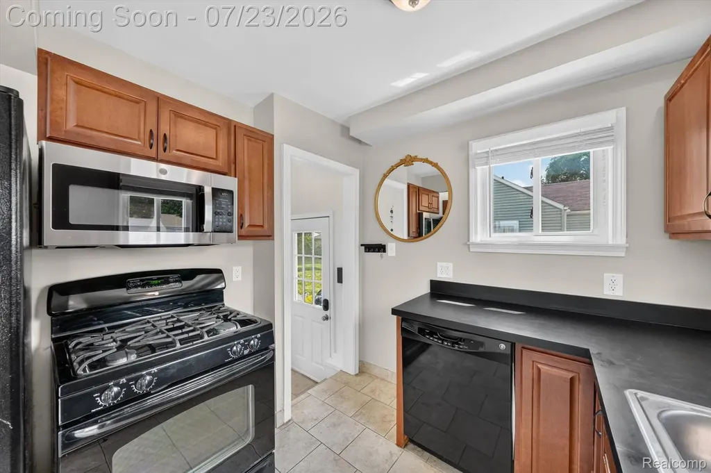 298 W Tacoma Street Clawson City MI 48017
