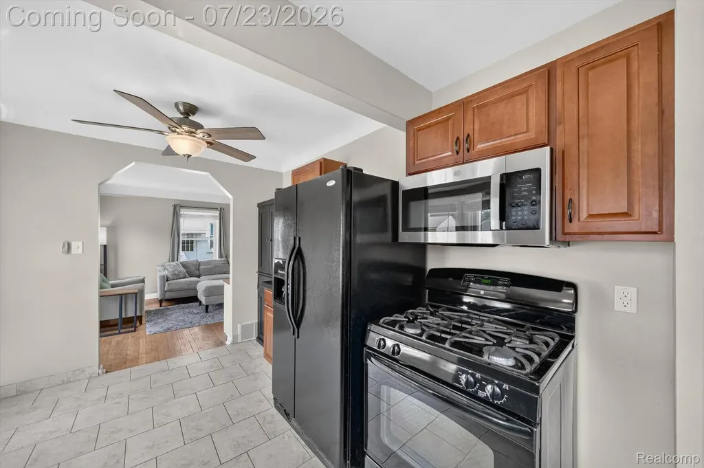 298 W Tacoma Street Clawson City MI 48017