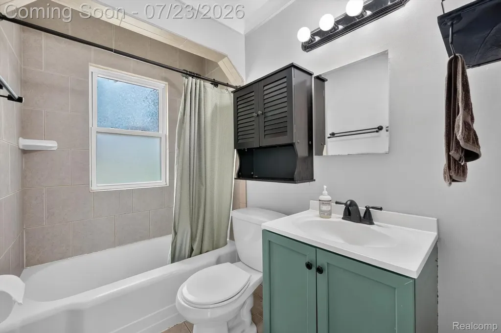 298 W Tacoma Street Clawson City MI 48017