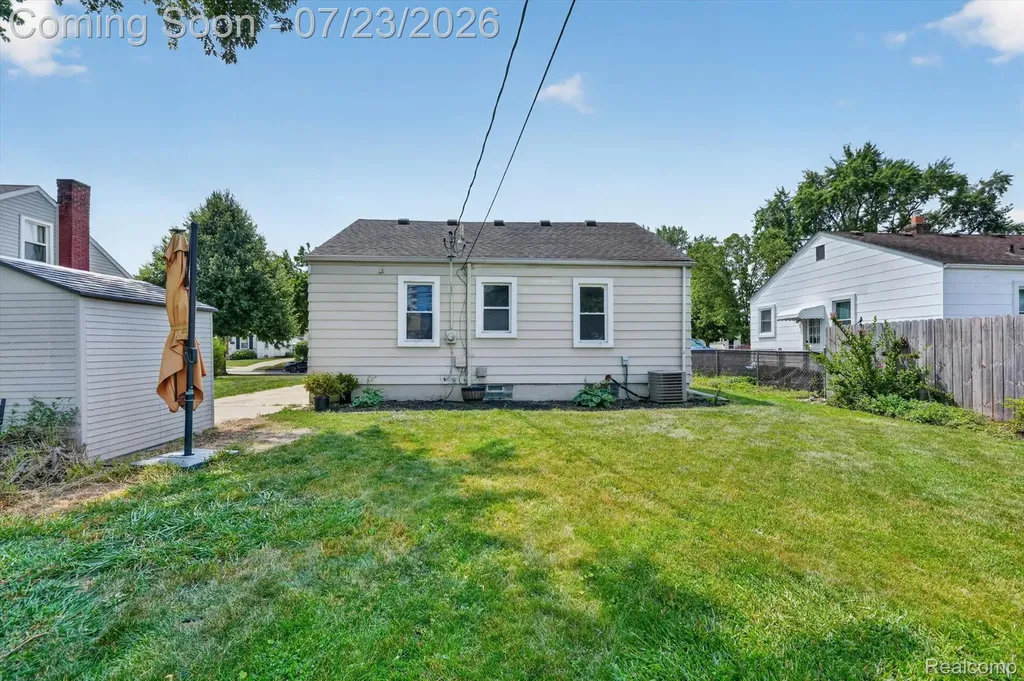 298 W Tacoma Street Clawson City MI 48017