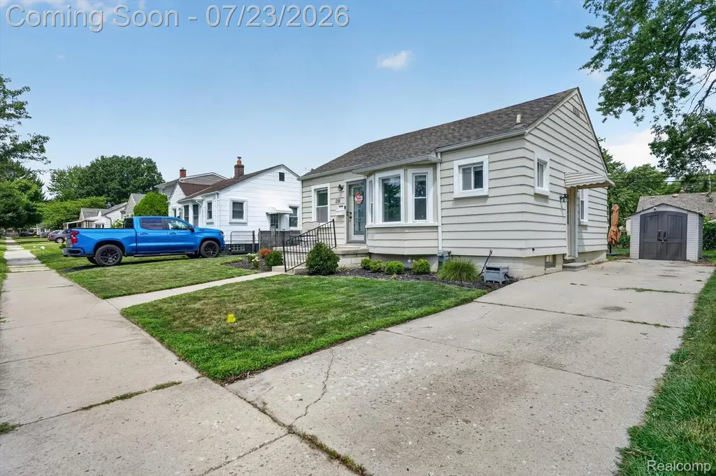 298 W Tacoma Street Clawson City MI 48017