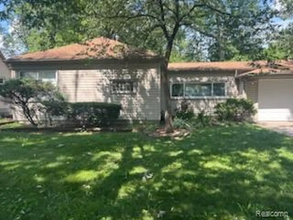 18707 Centralia Redford Charter Township MI 48240