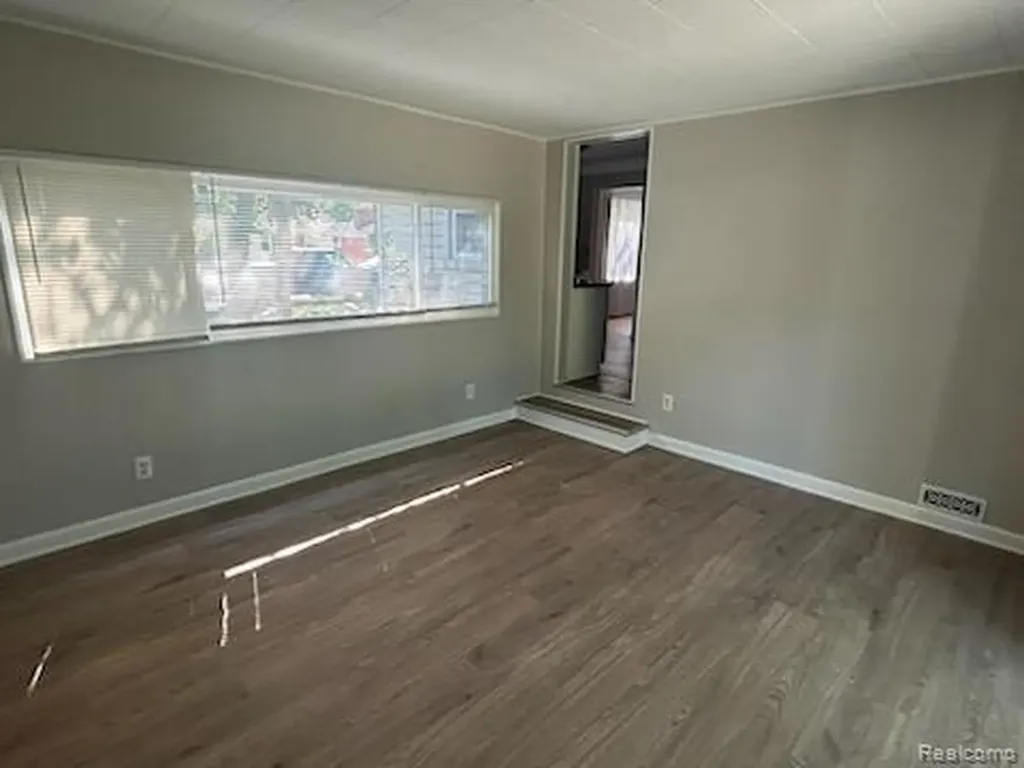 18707 Centralia Redford Charter Township MI 48240