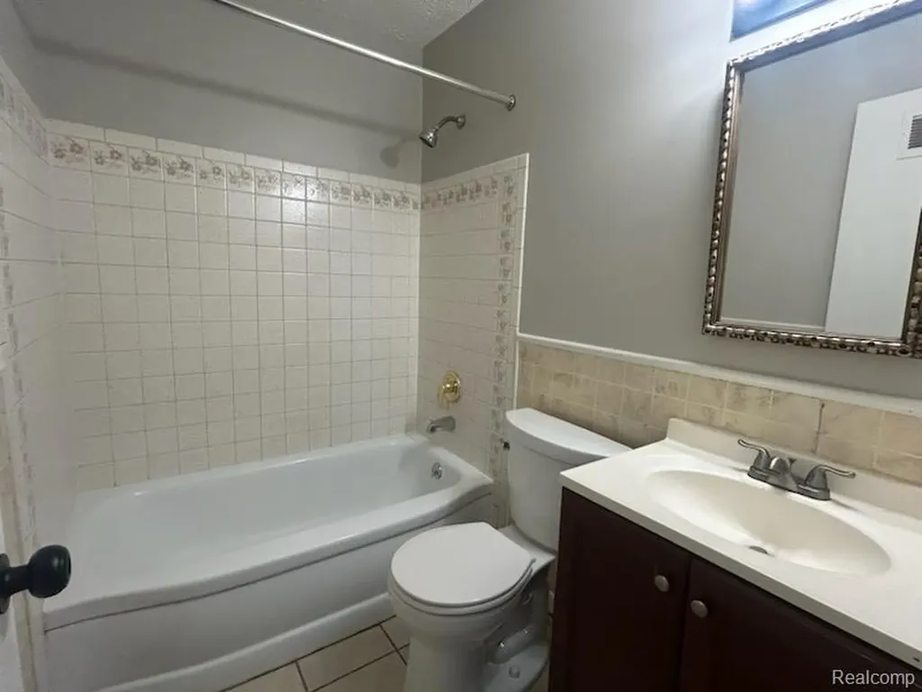 18707 Centralia Redford Charter Township MI 48240