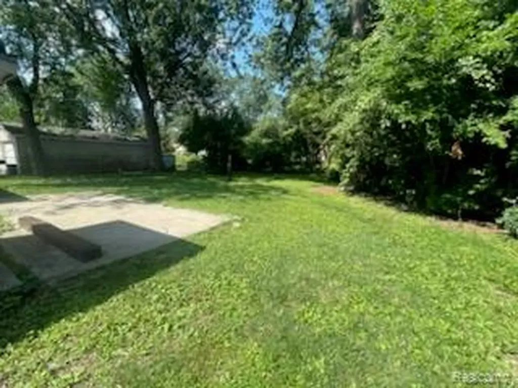 18707 Centralia Redford Charter Township MI 48240