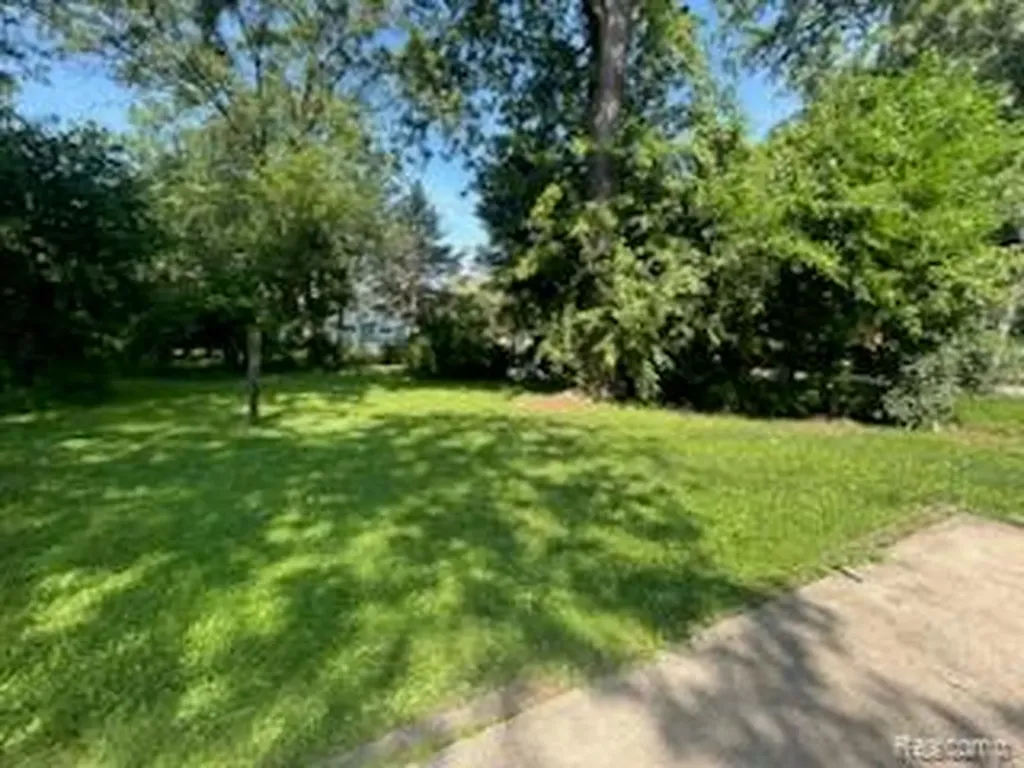 18707 Centralia Redford Charter Township MI 48240