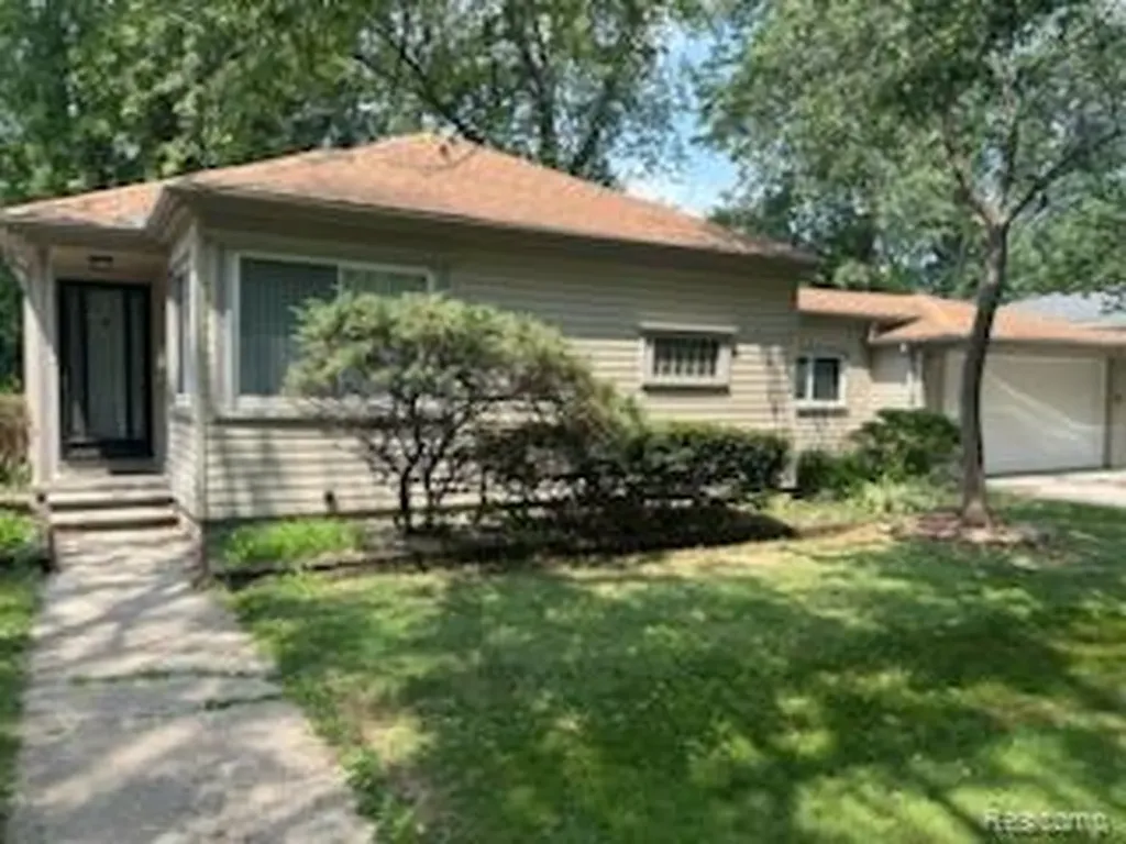 18707 Centralia Redford Charter Township MI 48240