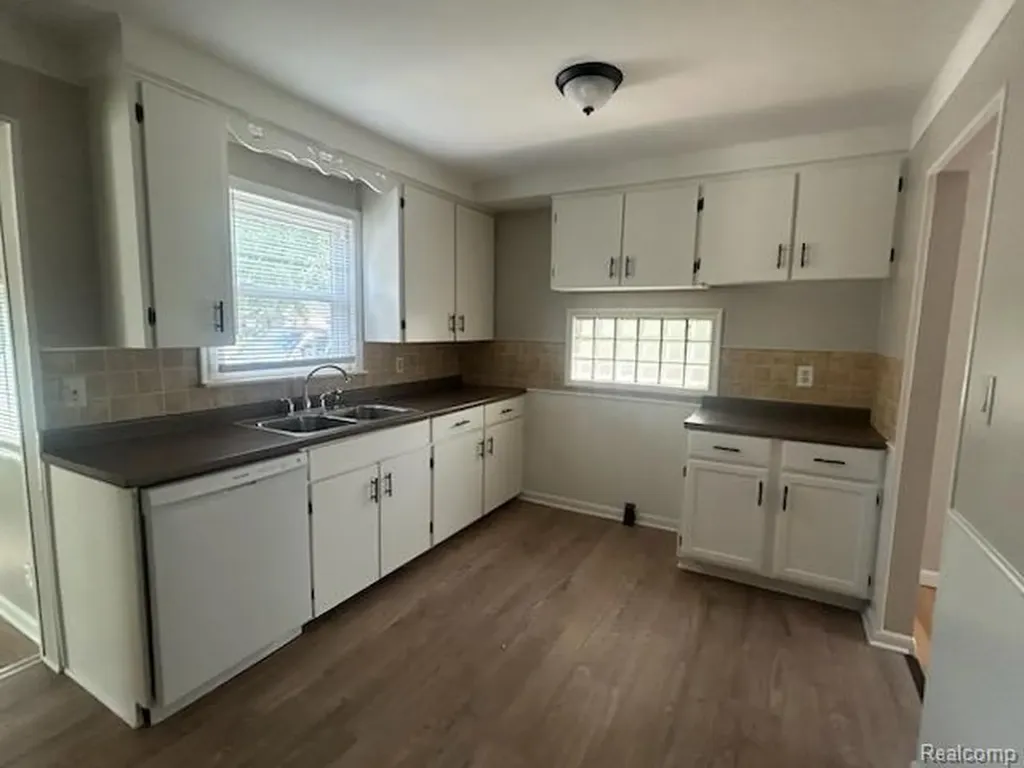 18707 Centralia Redford Charter Township MI 48240