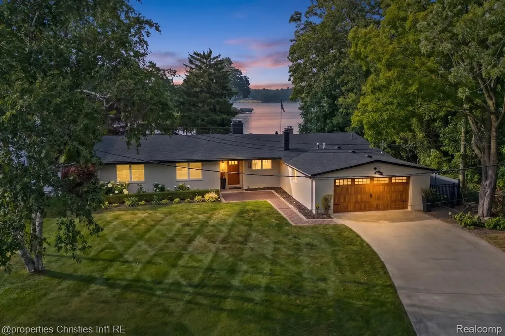 3997 Dill Drive Waterford Charter Township MI 48329