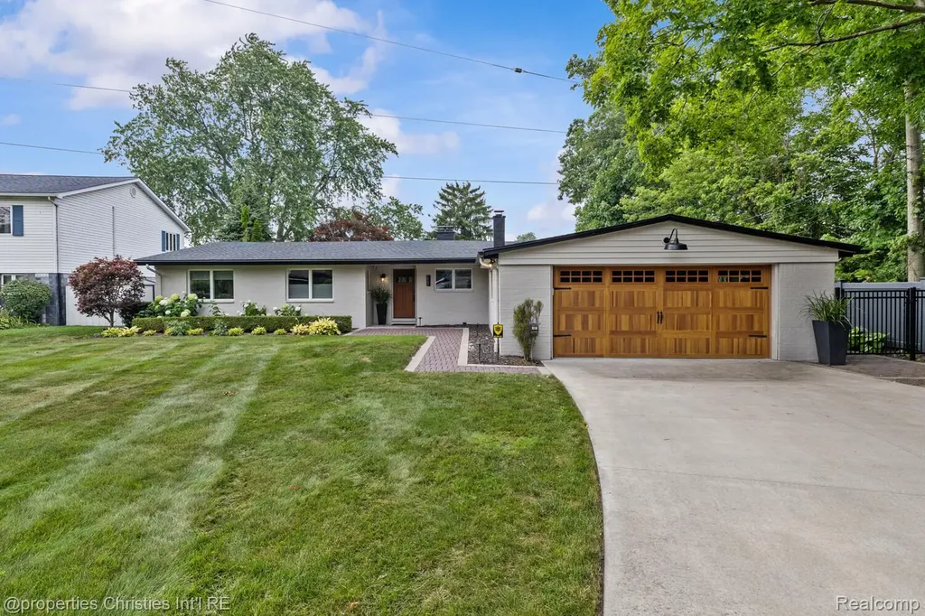 3997 Dill Drive Waterford Charter Township MI 48329