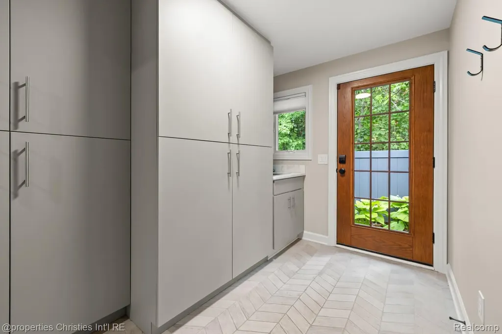 3997 Dill Drive Waterford Charter Township MI 48329