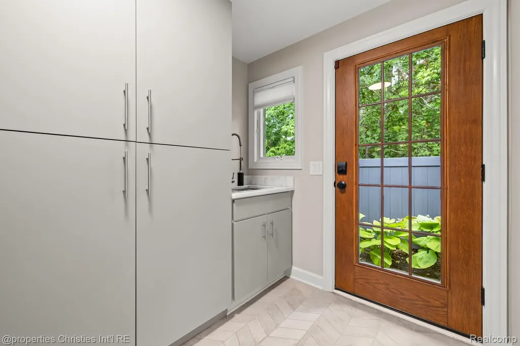 3997 Dill Drive Waterford Charter Township MI 48329