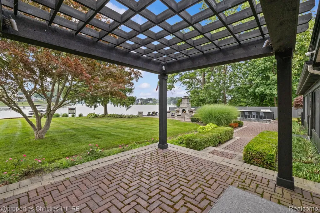 3997 Dill Drive Waterford Charter Township MI 48329