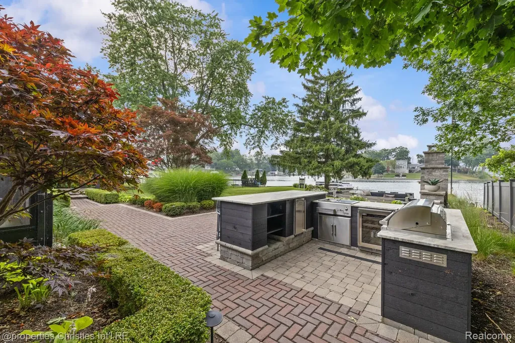 3997 Dill Drive Waterford Charter Township MI 48329