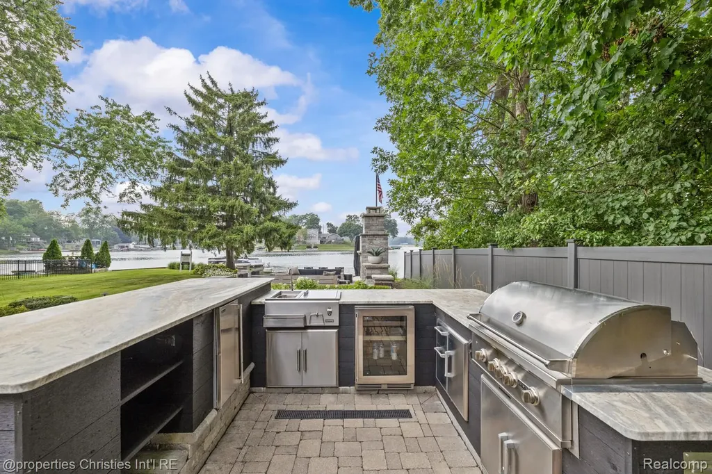 3997 Dill Drive Waterford Charter Township MI 48329