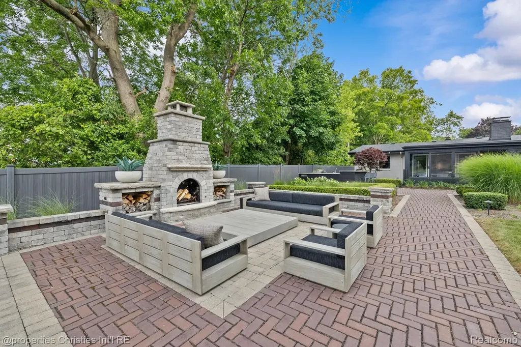 3997 Dill Drive Waterford Charter Township MI 48329