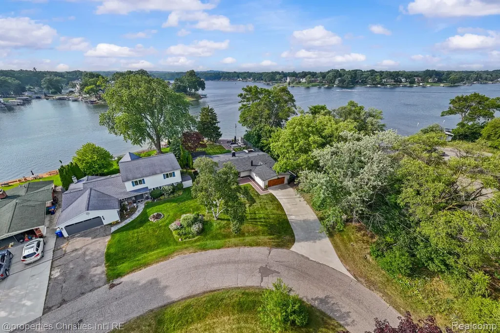 3997 Dill Drive Waterford Charter Township MI 48329