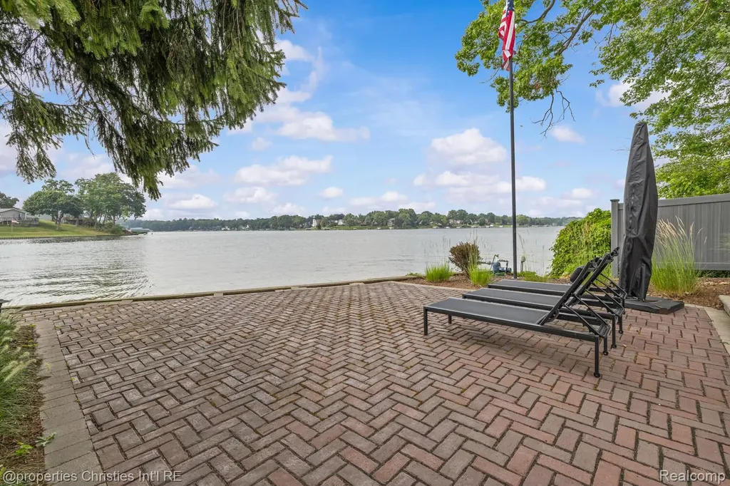 3997 Dill Drive Waterford Charter Township MI 48329