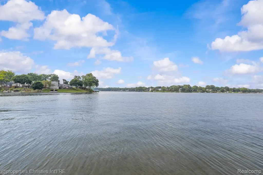 3997 Dill Drive Waterford Charter Township MI 48329