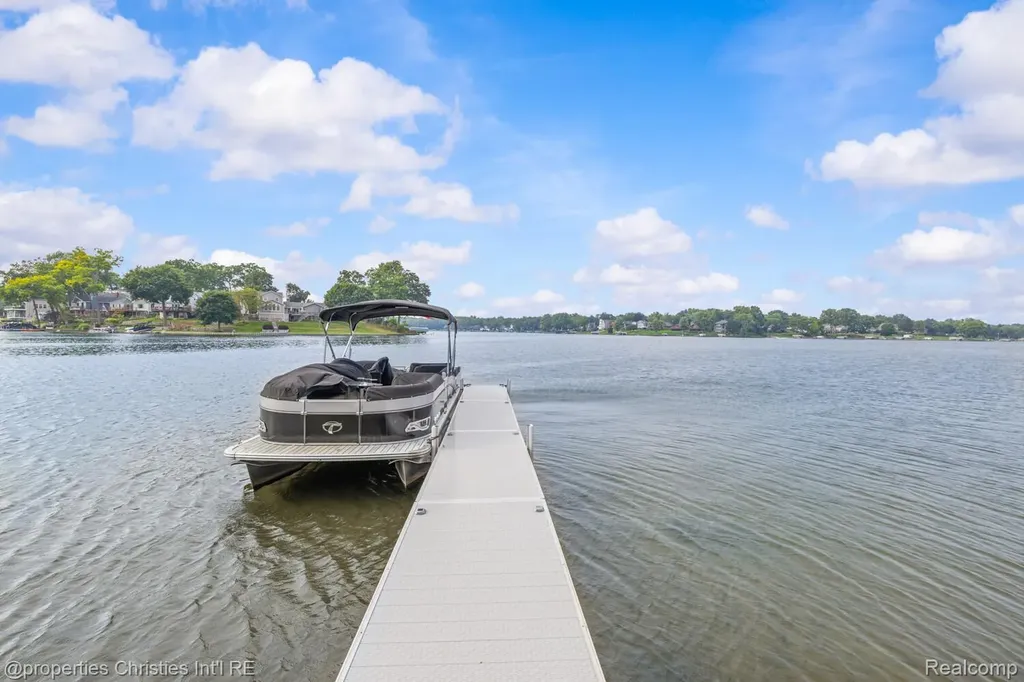 3997 Dill Drive Waterford Charter Township MI 48329