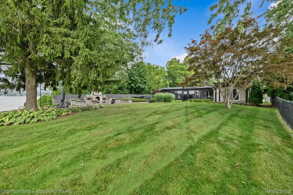 3997 Dill Drive Waterford Charter Township MI 48329