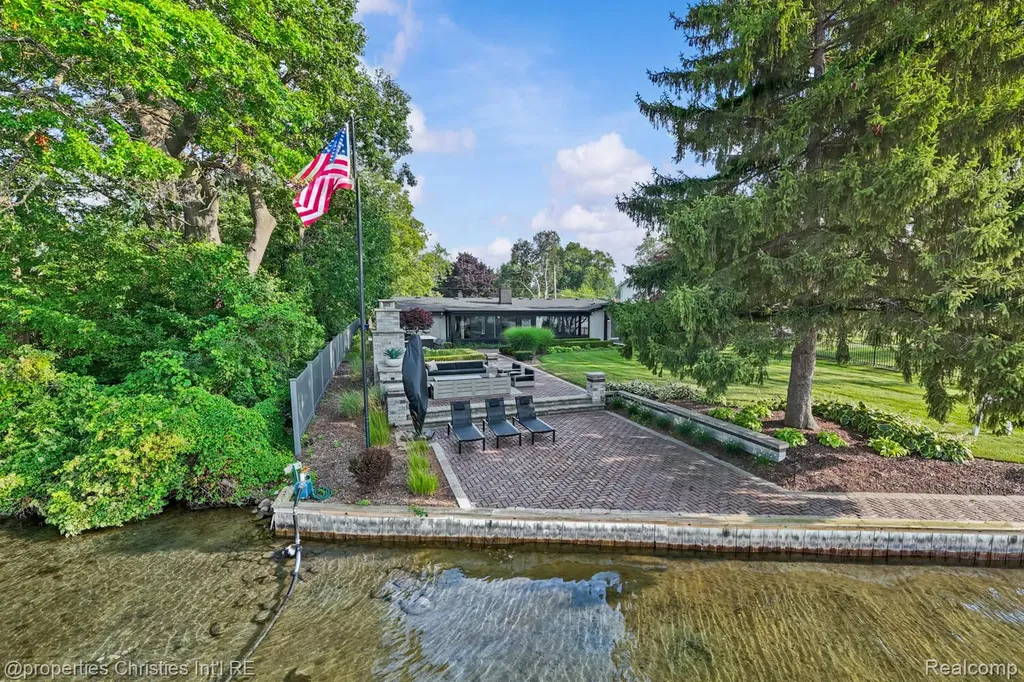 3997 Dill Drive Waterford Charter Township MI 48329