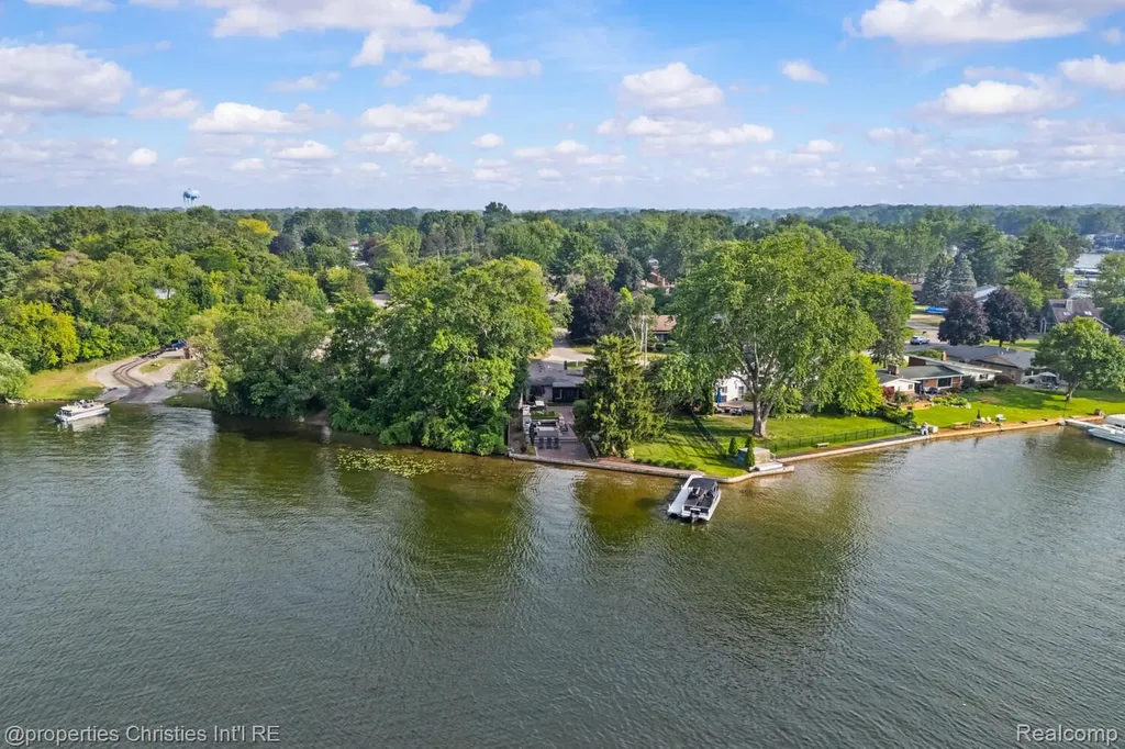 3997 Dill Drive Waterford Charter Township MI 48329