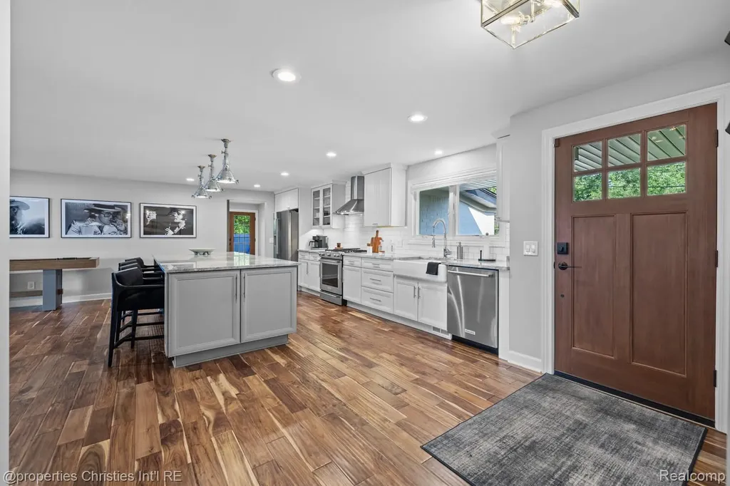 3997 Dill Drive Waterford Charter Township MI 48329