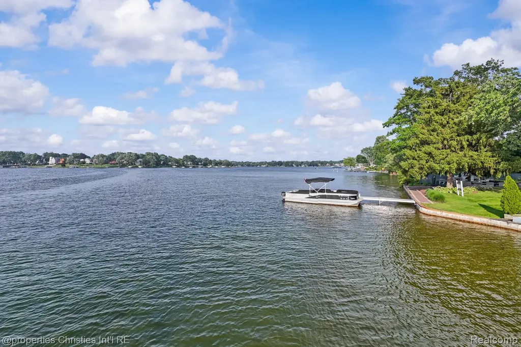 3997 Dill Drive Waterford Charter Township MI 48329