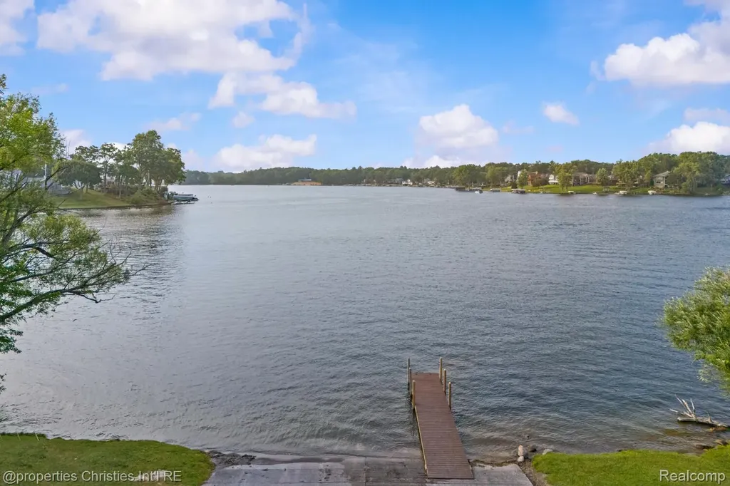 3997 Dill Drive Waterford Charter Township MI 48329