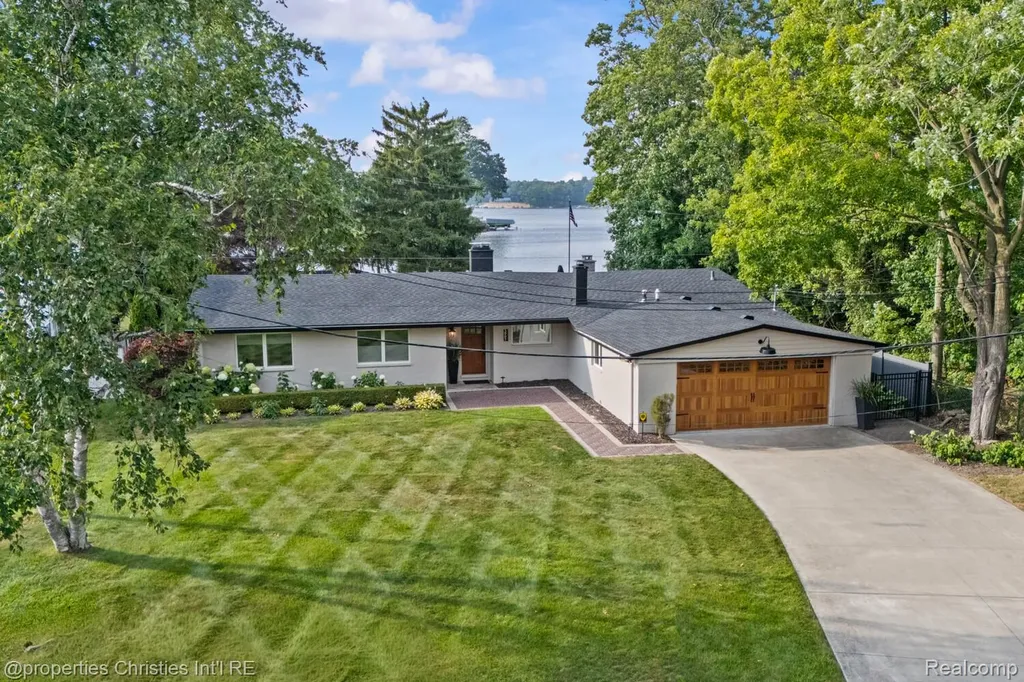 3997 Dill Drive Waterford Charter Township MI 48329