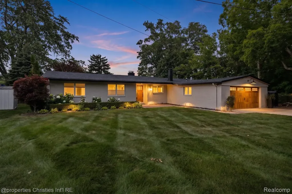 3997 Dill Drive Waterford Charter Township MI 48329