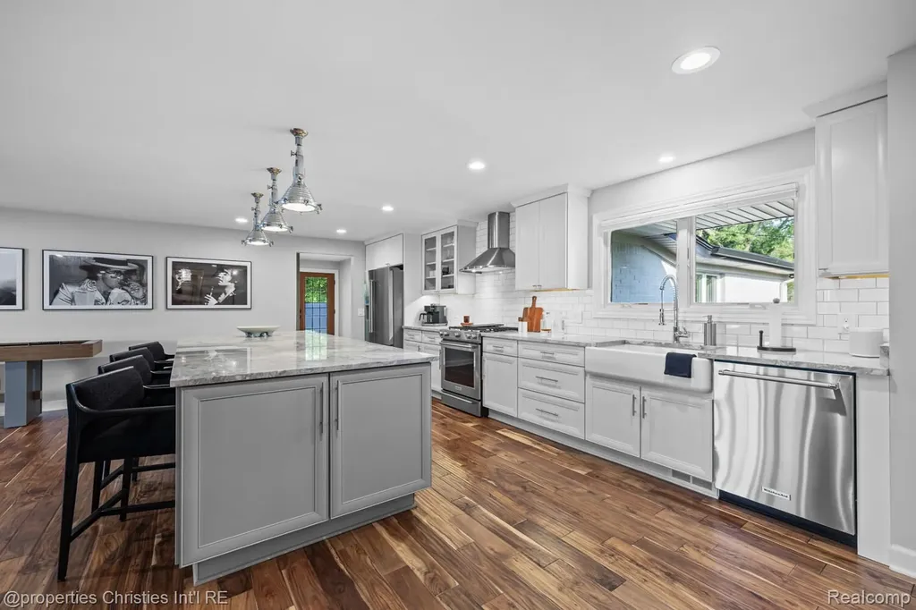 3997 Dill Drive Waterford Charter Township MI 48329