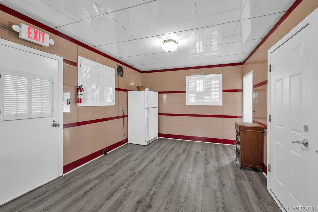 29016 Ford Road Garden City City MI 48135