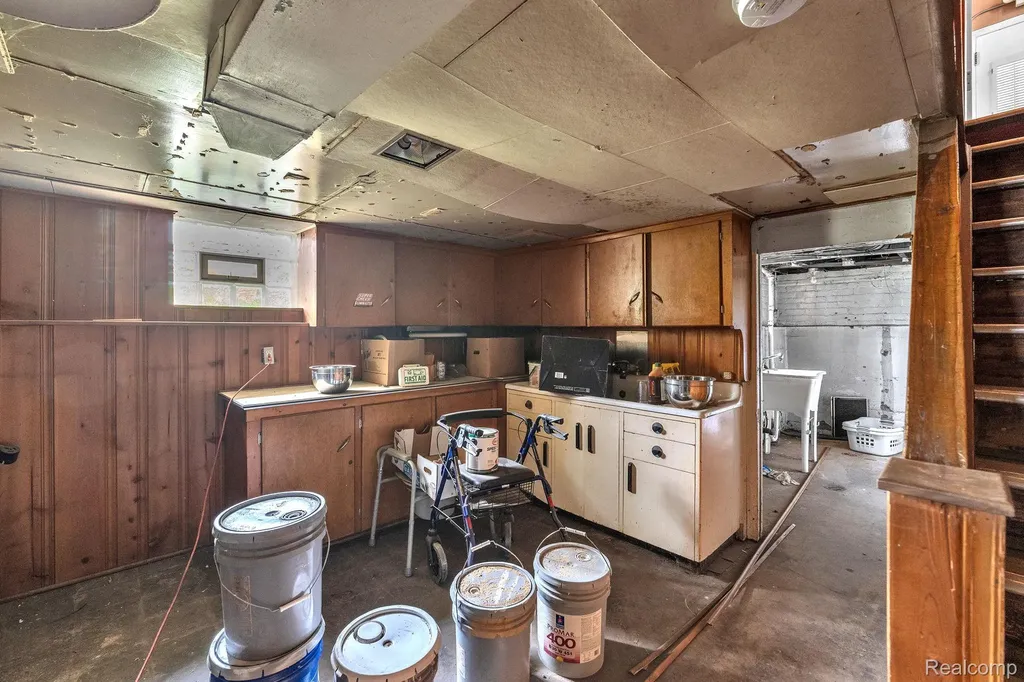 29016 Ford Road Garden City City MI 48135