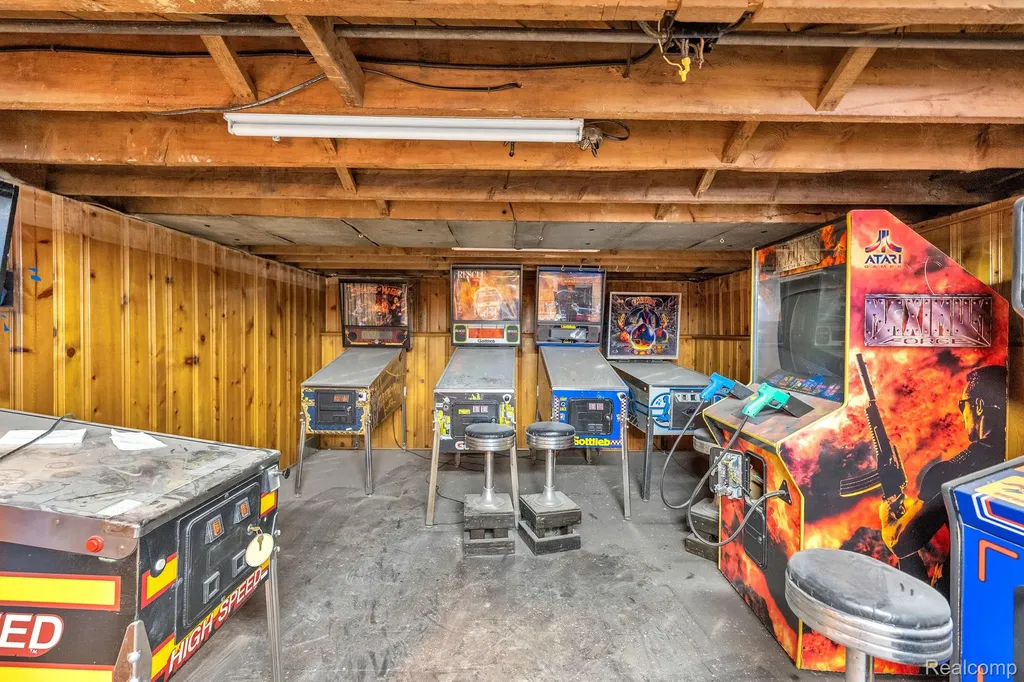 29016 Ford Road Garden City City MI 48135