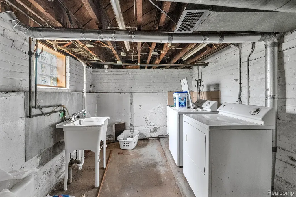 29016 Ford Road Garden City City MI 48135