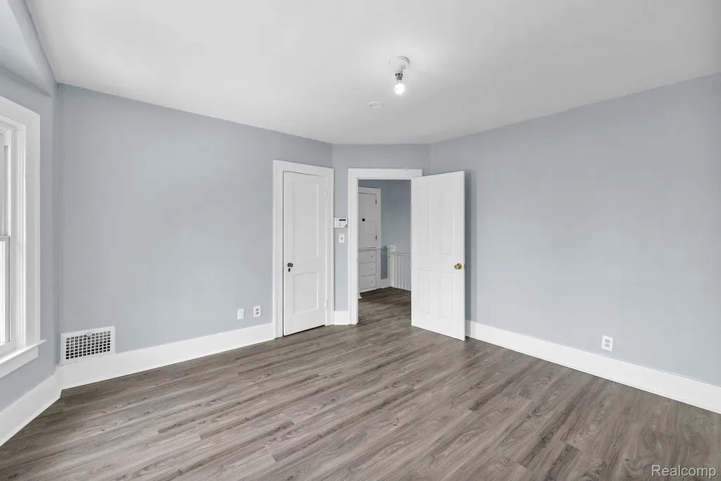 29016 Ford Road Garden City City MI 48135