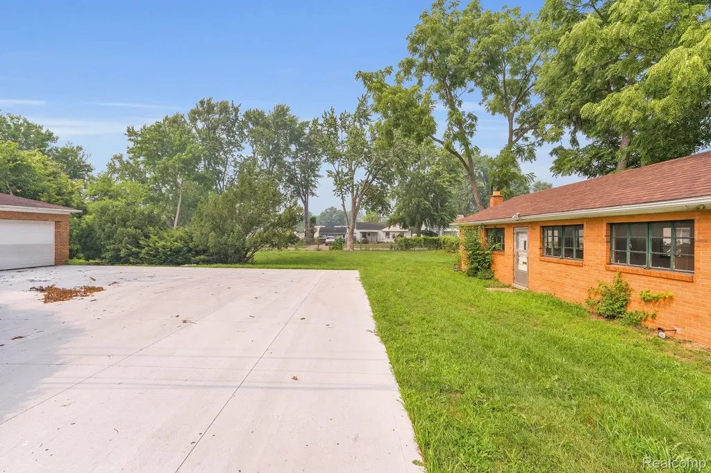 29016 Ford Road Garden City City MI 48135