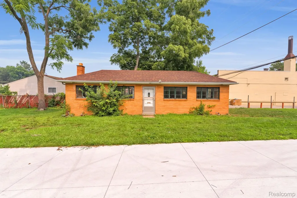 29016 Ford Road Garden City City MI 48135