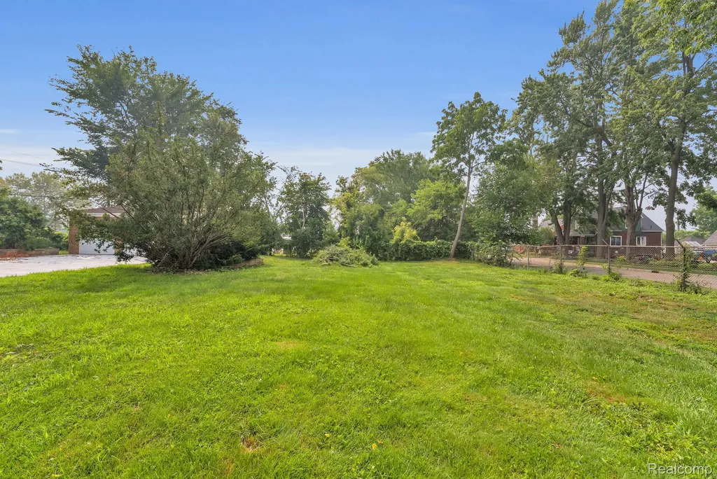 29016 Ford Road Garden City City MI 48135
