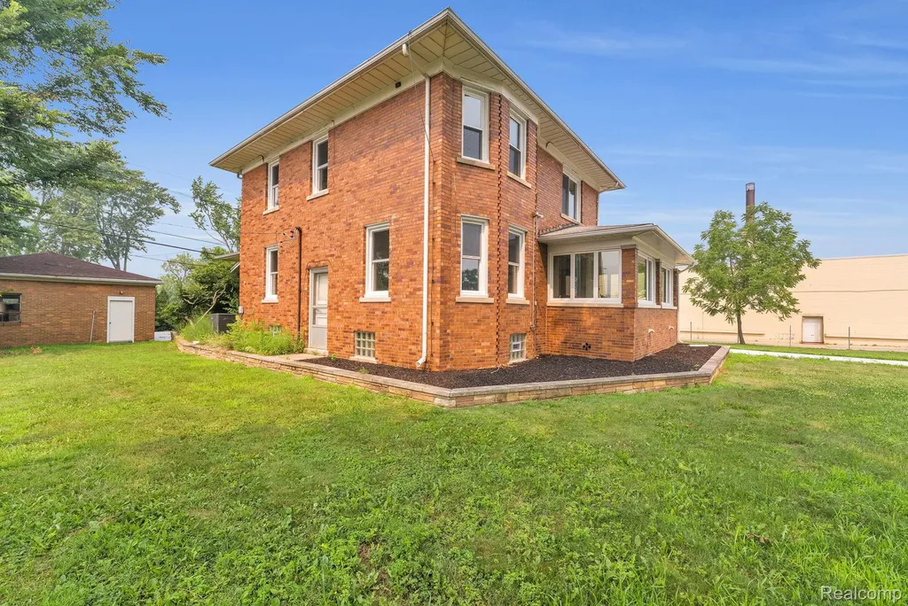 29016 Ford Road Garden City City MI 48135