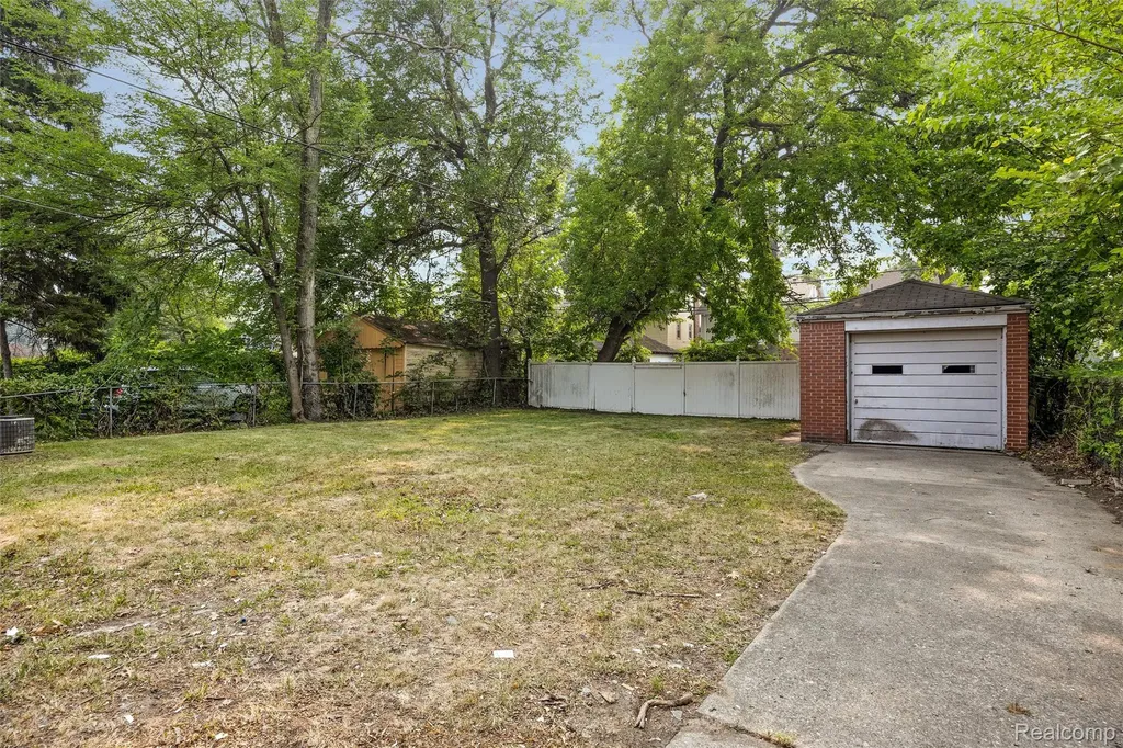 16531 Greenlawn Street Detroit City MI 48221