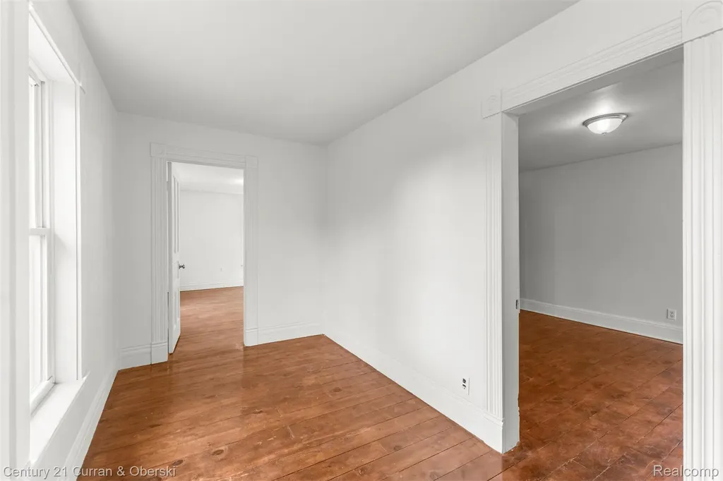 8004 N Farmington Road Westland City MI 48185
