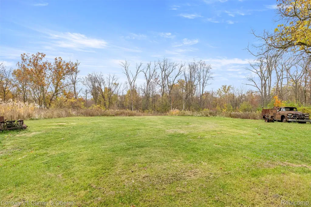 8004 N Farmington Road Westland City MI 48185