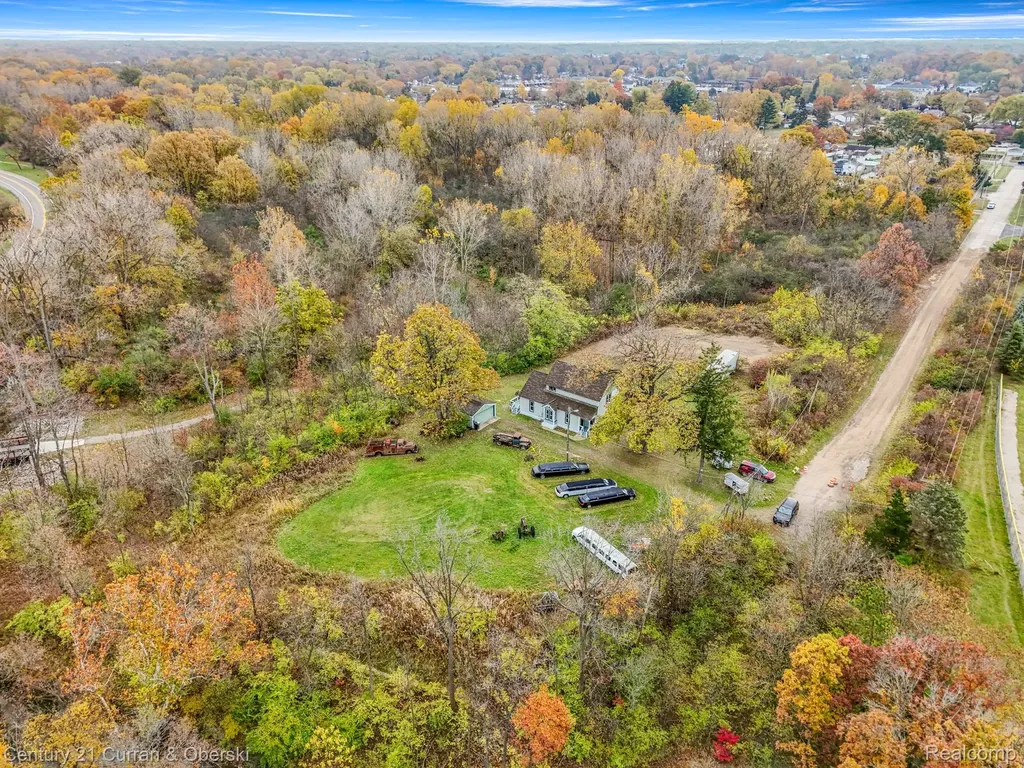 8004 N Farmington Road Westland City MI 48185