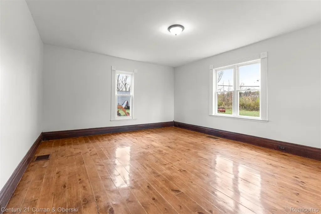 8004 N Farmington Road Westland City MI 48185