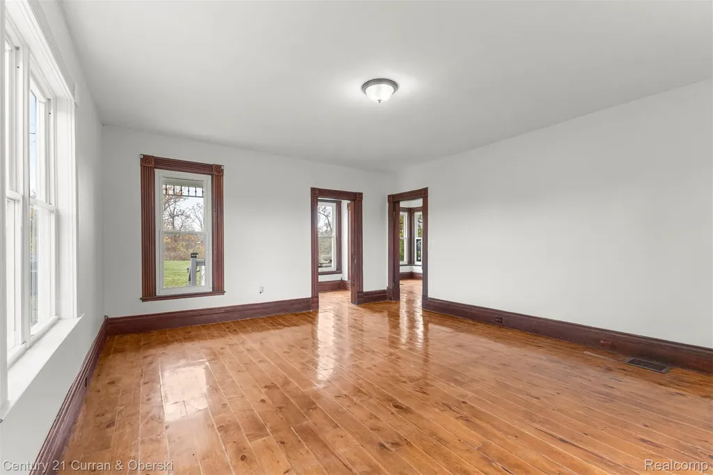 8004 N Farmington Road Westland City MI 48185